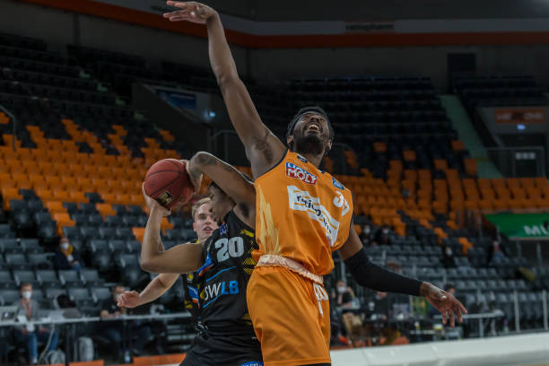 她致力于推 她致力于推