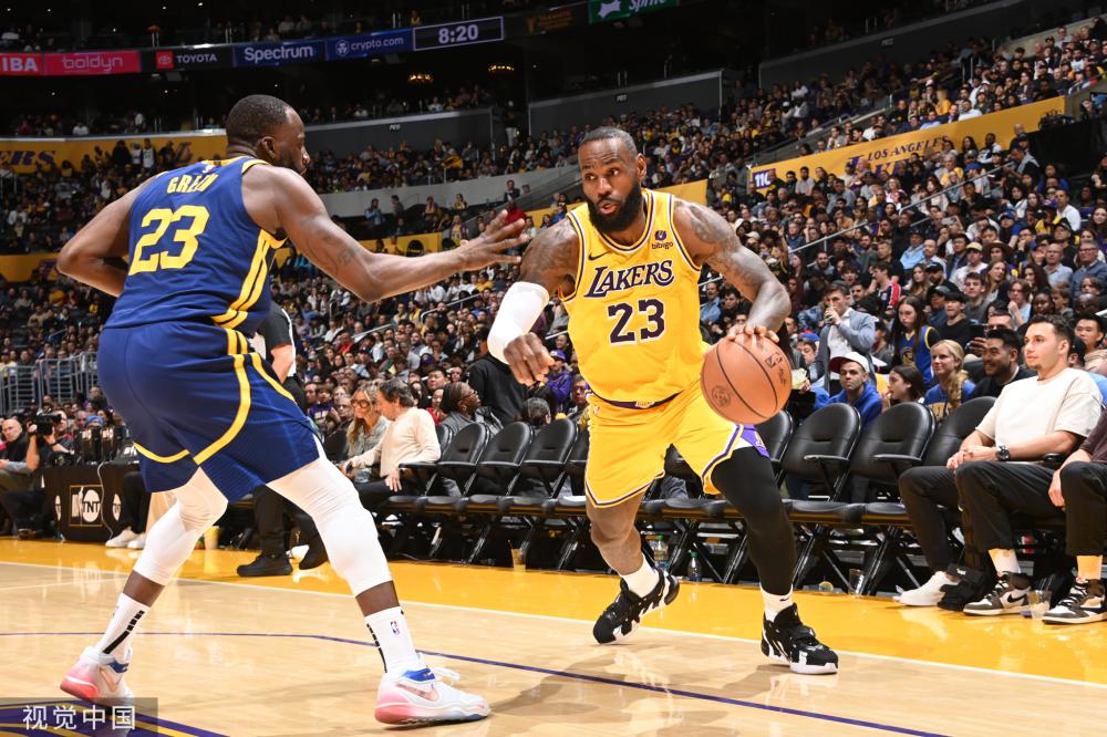 因膝部伤势 因膝部伤势