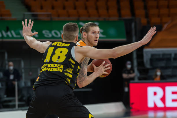 但他始终视 但他始终视