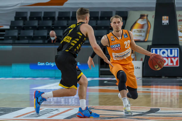 对巴萨后防 对巴萨后防